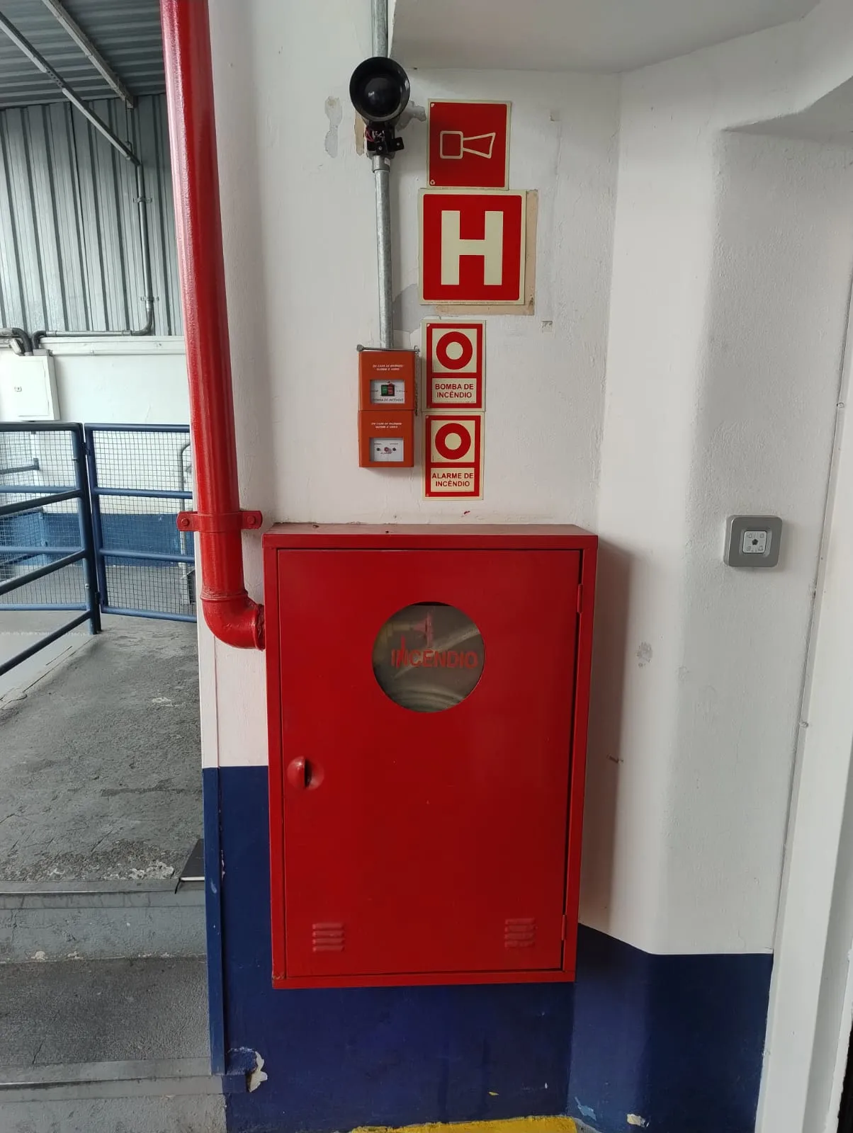 Painel principal de controle do sistema de incêndio